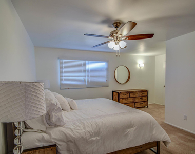 8420 E Keim Drive - Photo Thumbnail 31