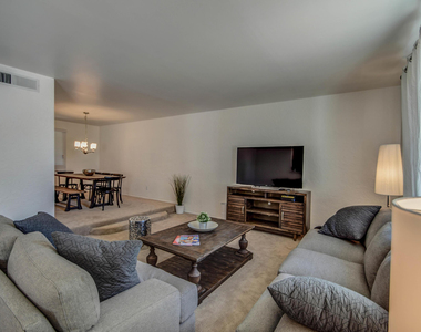 8420 E Keim Drive - Photo Thumbnail 5