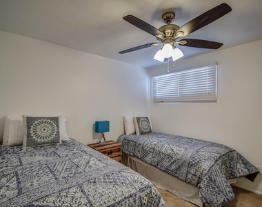 8420 E Keim Drive - Photo Thumbnail 35