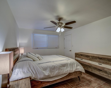 8420 E Keim Drive - Photo Thumbnail 27