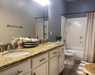9237 W Irma Lane - Photo Thumbnail 17