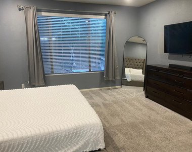 9237 W Irma Lane - Photo Thumbnail 11