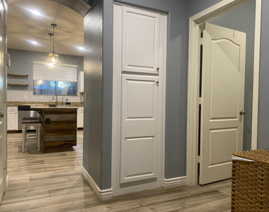 9237 W Irma Lane - Photo Thumbnail 23