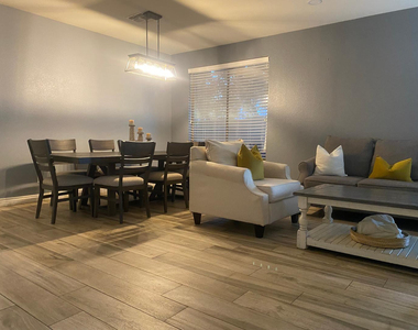 9237 W Irma Lane - Photo Thumbnail 10