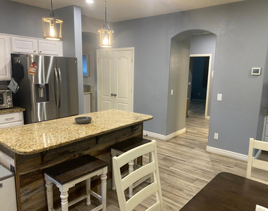 9237 W Irma Lane - Photo Thumbnail 28