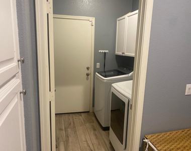 9237 W Irma Lane - Photo Thumbnail 31