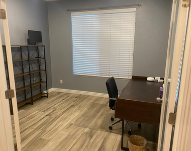 9237 W Irma Lane - Photo Thumbnail 18