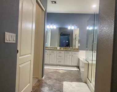 9237 W Irma Lane - Photo Thumbnail 15