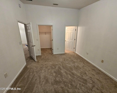 6105 Maggies Circle - Photo Thumbnail 11