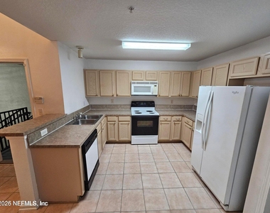 6105 Maggies Circle - Photo Thumbnail 8