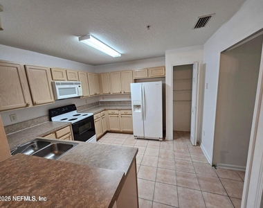 6105 Maggies Circle - Photo Thumbnail 7