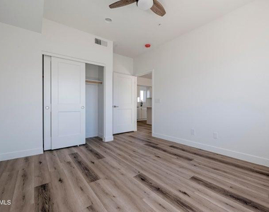 1457 E Taylor Street - Photo Thumbnail 2