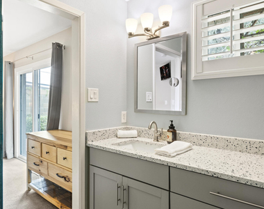 8543 E Mitchell Drive - Photo Thumbnail 28