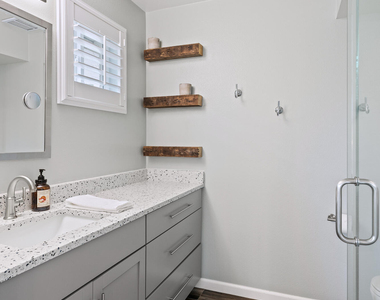 8543 E Mitchell Drive - Photo Thumbnail 23
