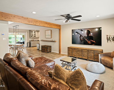 8543 E Mitchell Drive - Photo Thumbnail 1