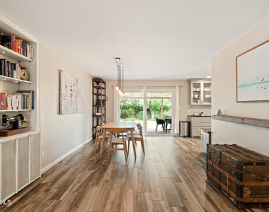 8543 E Mitchell Drive - Photo Thumbnail 7