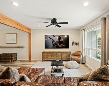 8543 E Mitchell Drive - Photo Thumbnail 3