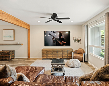 8543 E Mitchell Drive - Photo Thumbnail 2
