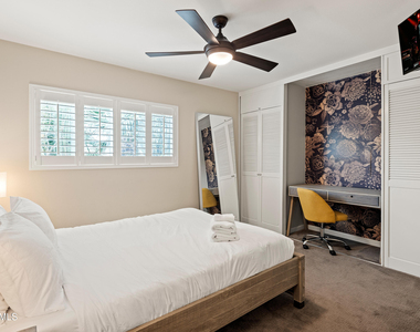 8543 E Mitchell Drive - Photo Thumbnail 18