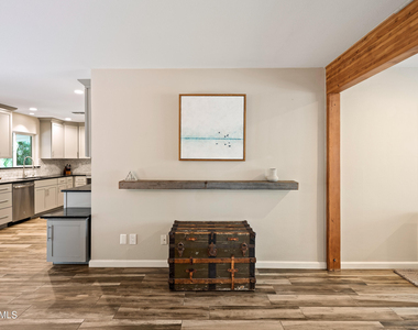 8543 E Mitchell Drive - Photo Thumbnail 8