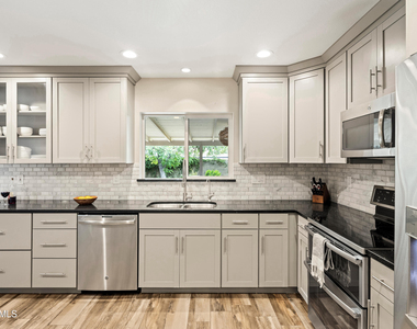8543 E Mitchell Drive - Photo Thumbnail 12