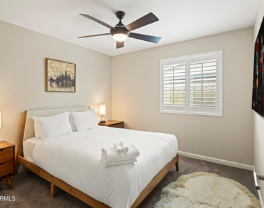 8543 E Mitchell Drive - Photo Thumbnail 27
