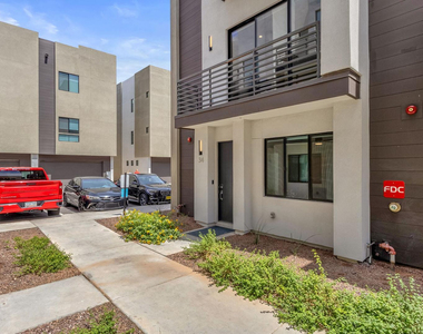 4220 N 32nd Street - Photo Thumbnail 5