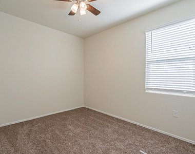 30738 W Columbus Avenue - Photo Thumbnail 13