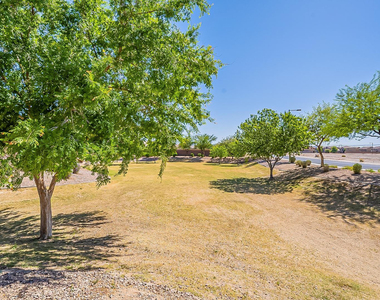 30738 W Columbus Avenue - Photo Thumbnail 41