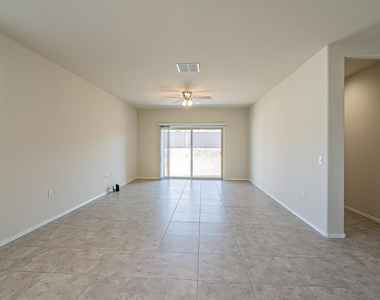 30738 W Columbus Avenue - Photo Thumbnail 4