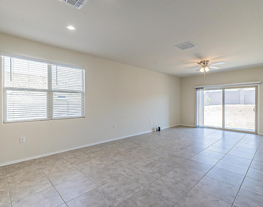 30738 W Columbus Avenue - Photo Thumbnail 3