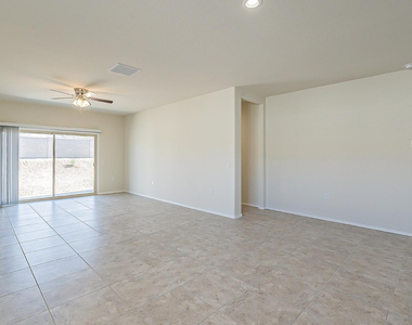 30738 W Columbus Avenue - Photo Thumbnail 5