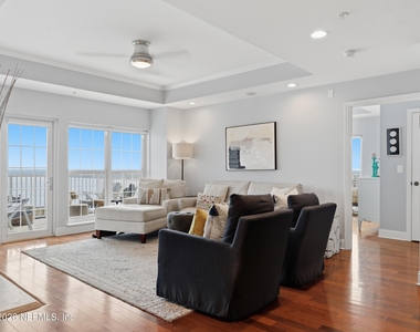 400 E Bay Street - Photo Thumbnail 1