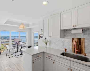 400 E Bay Street - Photo Thumbnail 13