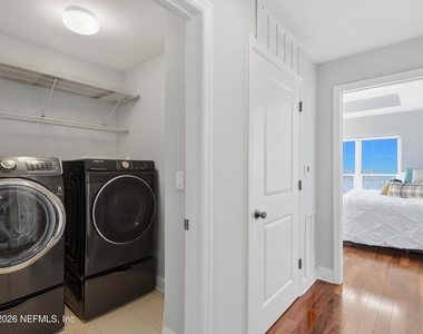 400 E Bay Street - Photo Thumbnail 33