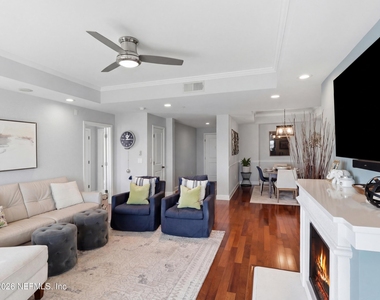 400 E Bay Street - Photo Thumbnail 6