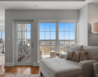 400 E Bay Street - Photo Thumbnail 3