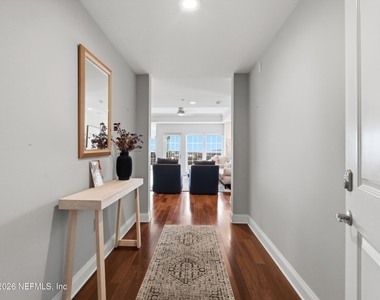 400 E Bay Street - Photo Thumbnail 5