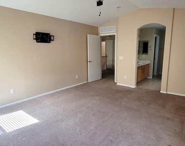 17440 W Caribbean Lane - Photo Thumbnail 5