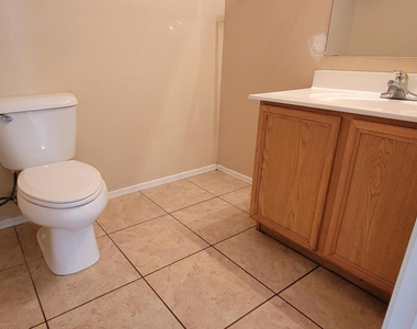 17440 W Caribbean Lane - Photo Thumbnail 13