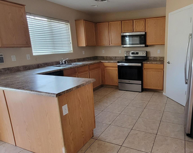 17440 W Caribbean Lane - Photo Thumbnail 3