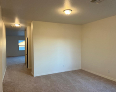 231 N 201st Avenue - Photo Thumbnail 2