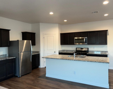 231 N 201st Avenue - Photo Thumbnail 9