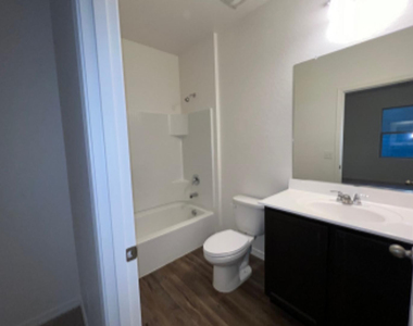 231 N 201st Avenue - Photo Thumbnail 5