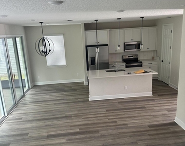 11561 Admirals Cove Drive - Photo Thumbnail 4