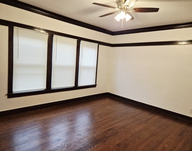7826 S Bennett Avenue - Photo Thumbnail 4