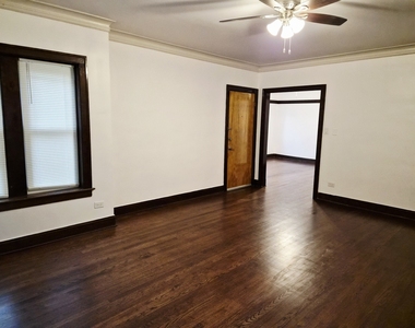 7826 S Bennett Avenue - Photo Thumbnail 3
