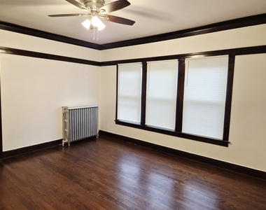 7826 S Bennett Avenue - Photo Thumbnail 6