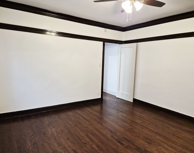 7826 S Bennett Avenue - Photo Thumbnail 5