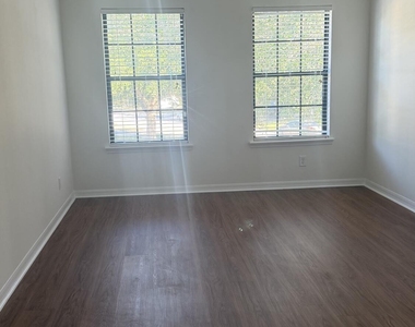 401 Honeycomb Way Way - Photo Thumbnail 23
